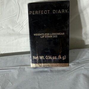 Weightless Longwear Lip Stain